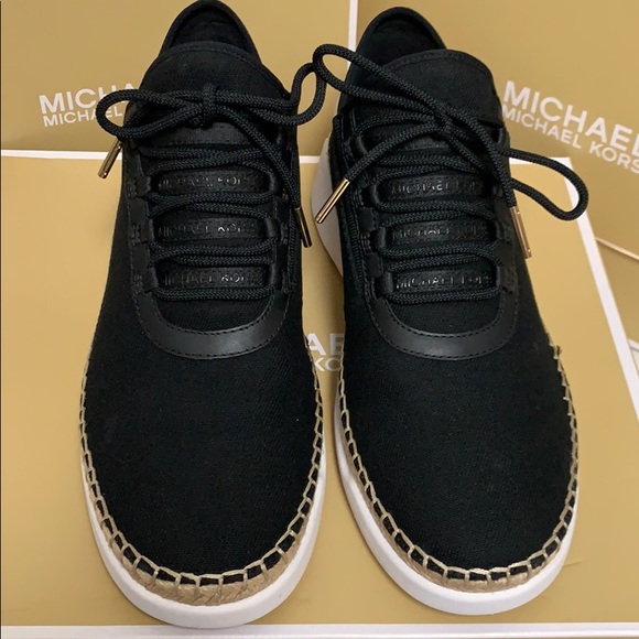 Finch Canvas Lace Up Sneakers - Picture 2 of 7